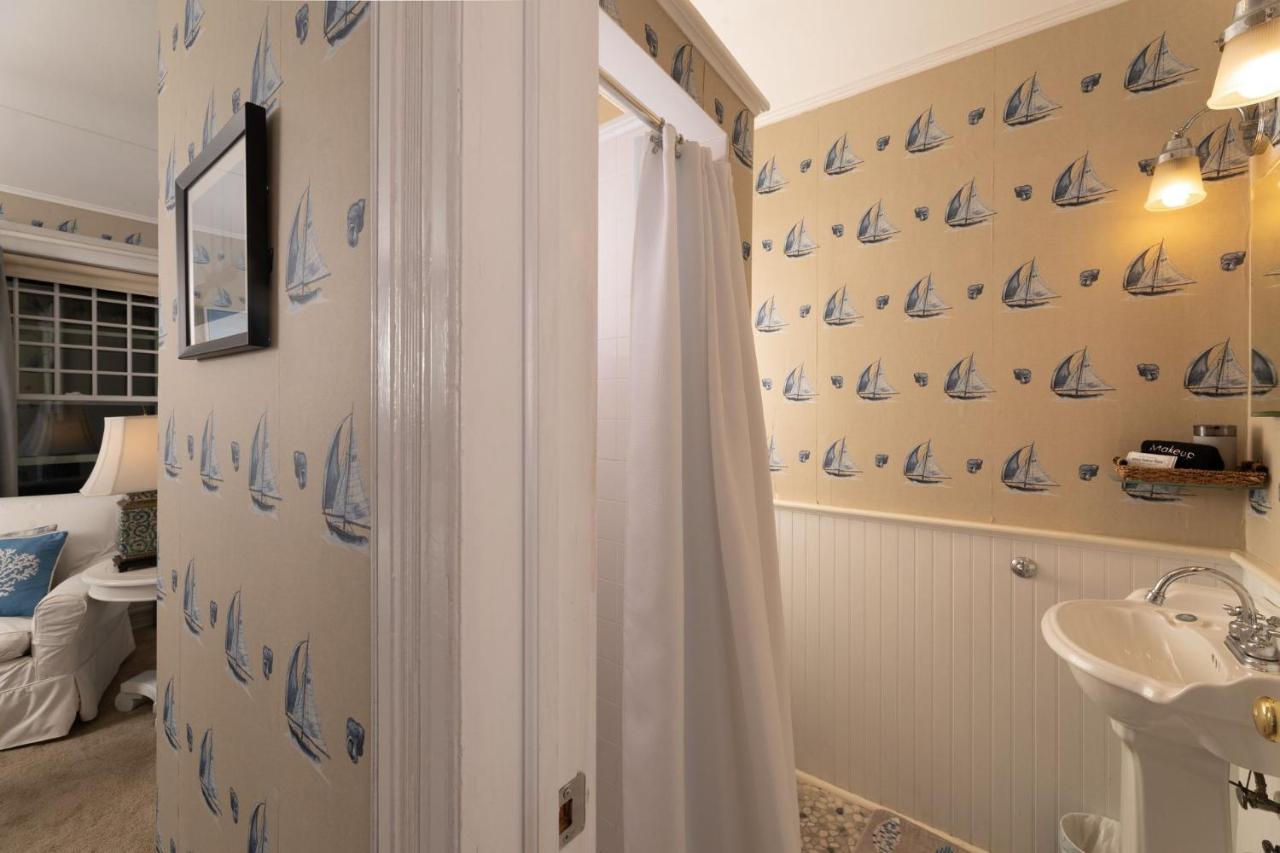 | Harbor Knoll Bed and Breakfast