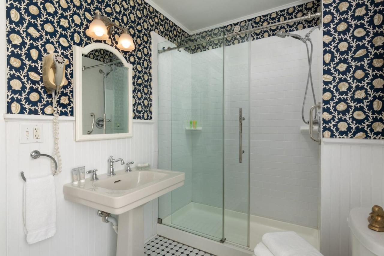 | Harbor Knoll Bed and Breakfast