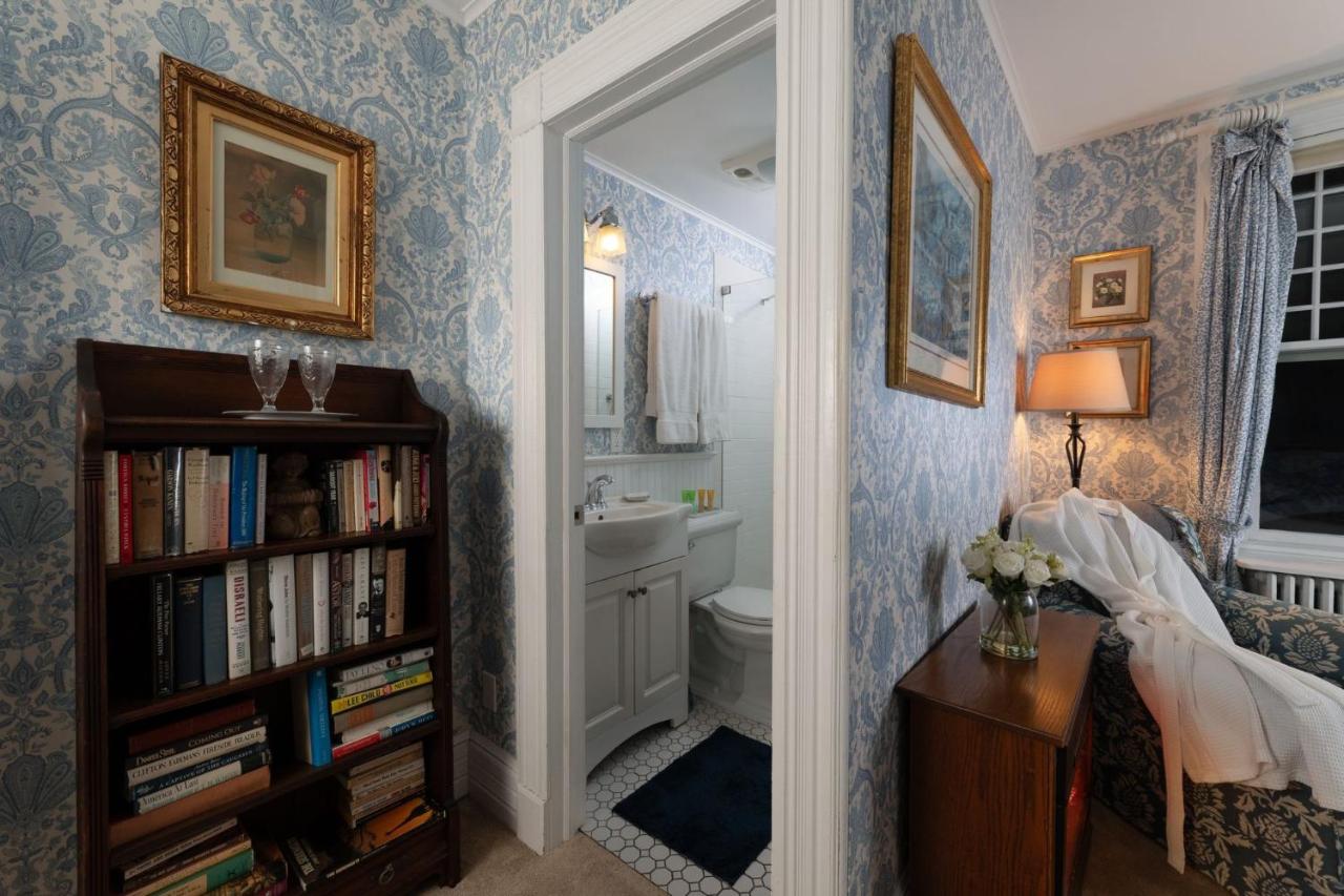| Harbor Knoll Bed and Breakfast