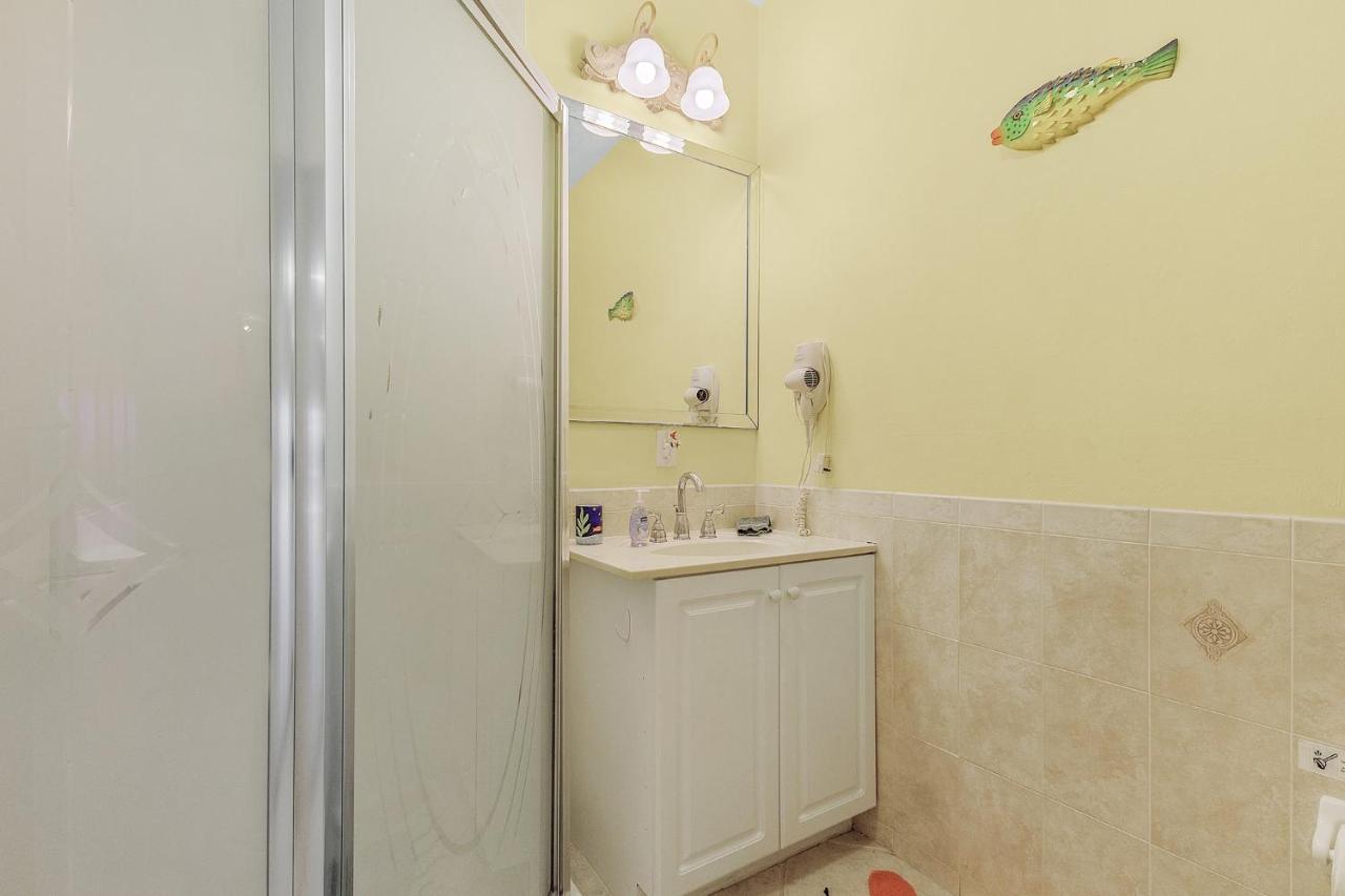 | Waterfront Villa ID2621