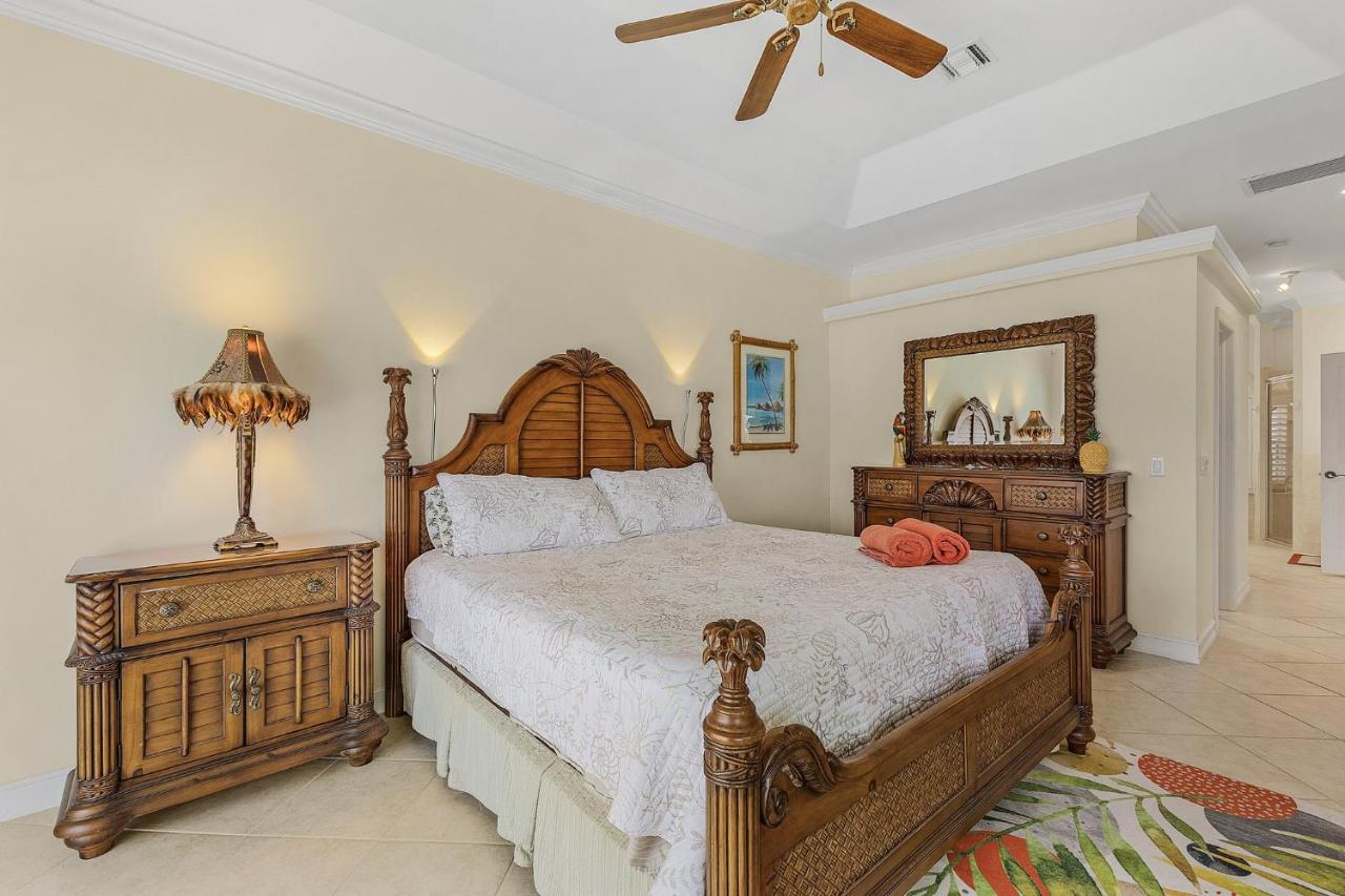 | Waterfront Villa ID2621