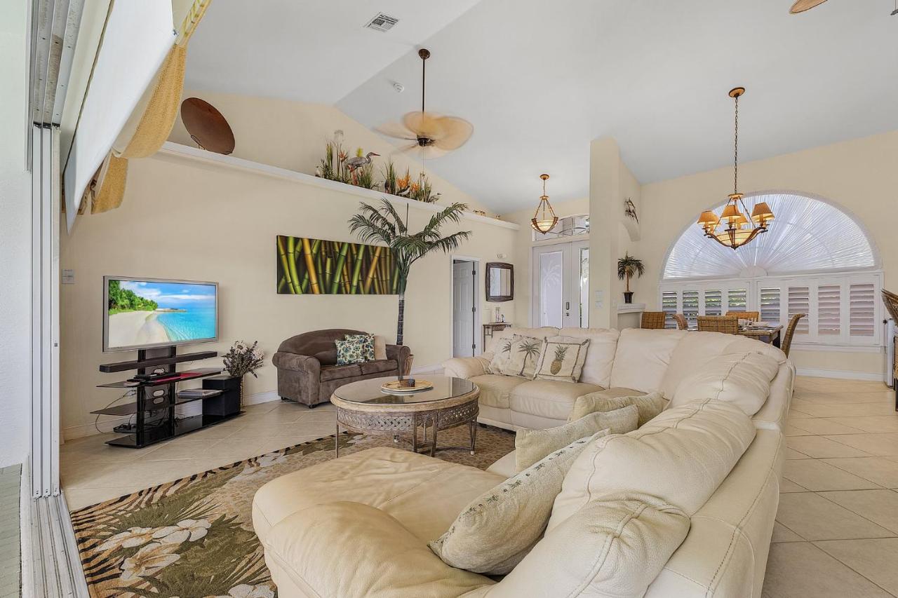 | Waterfront Villa ID2621