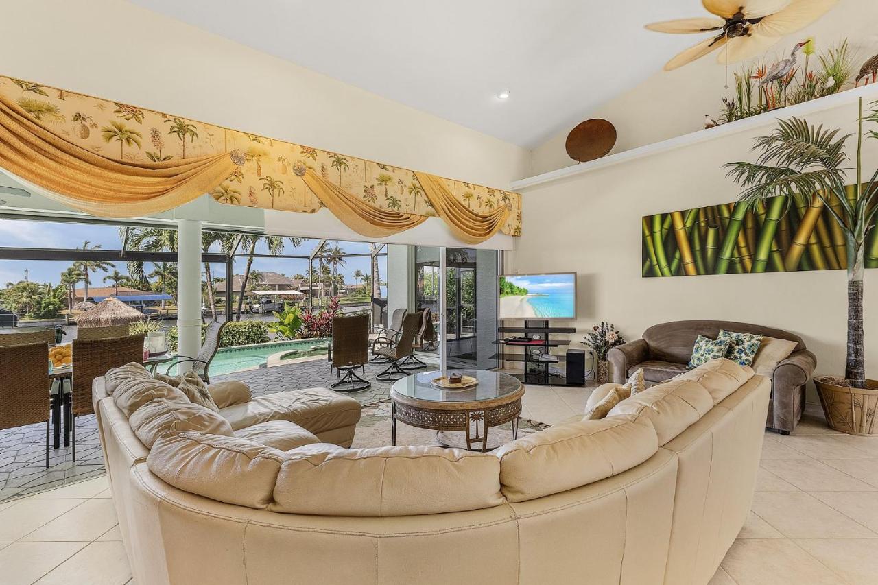 | Waterfront Villa ID2621