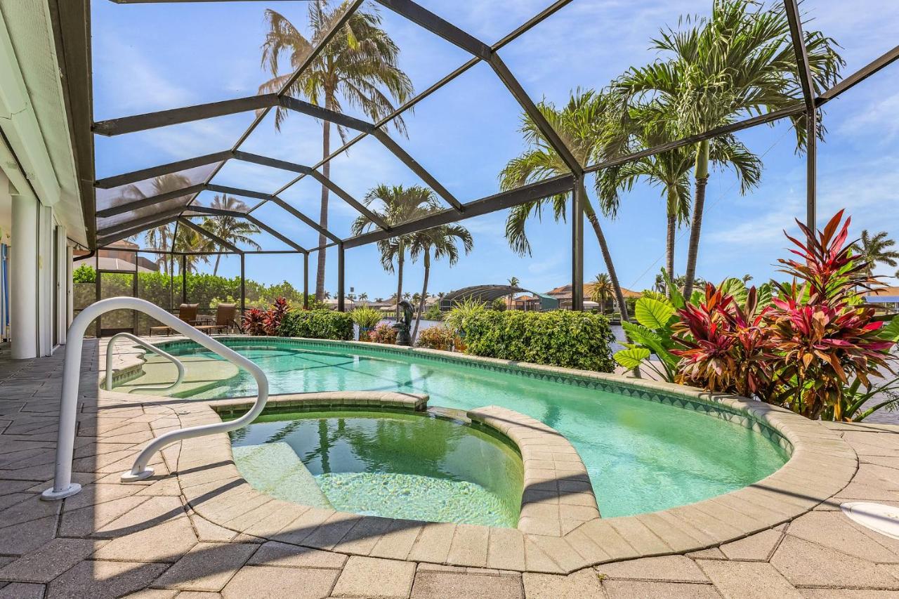 | Waterfront Villa ID2621