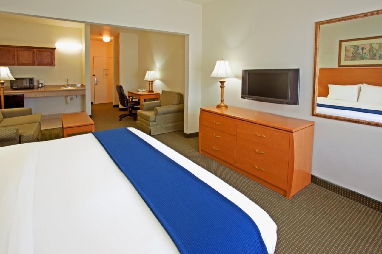 | Holiday Inn Express Hotel & Suites Columbus, an IHG Hotel