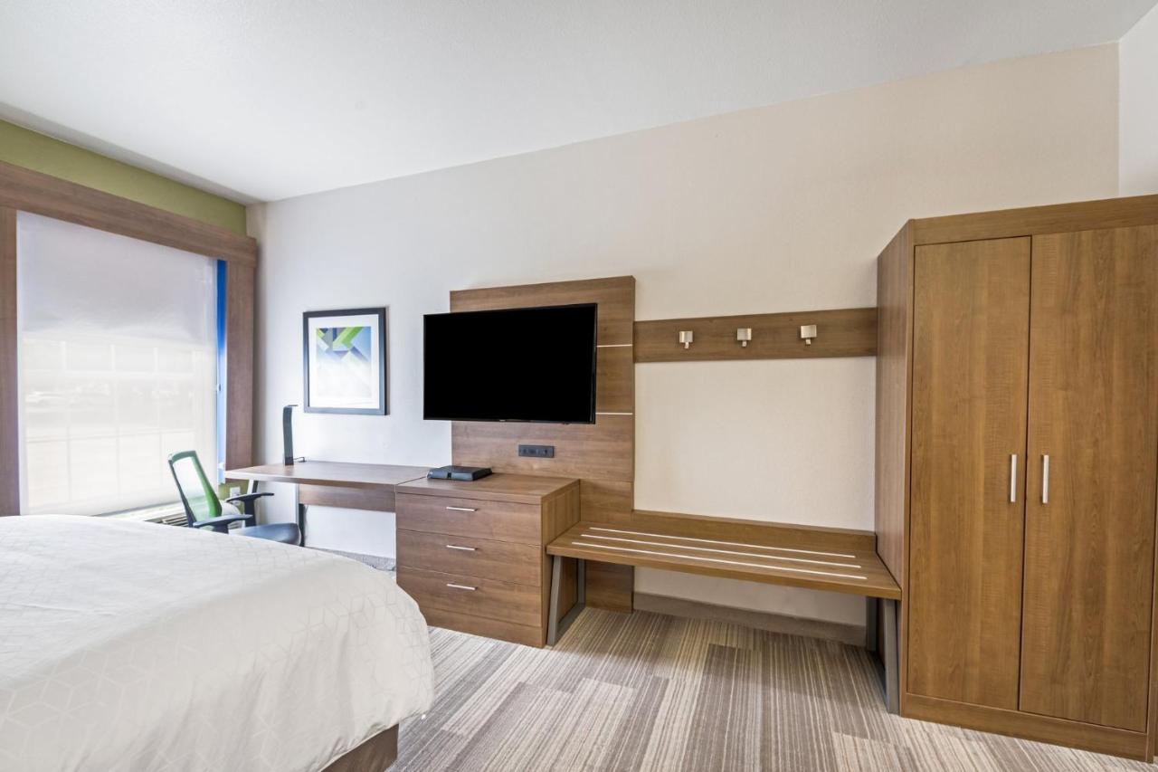 | Holiday Inn Express Hotel & Suites Columbus, an IHG Hotel