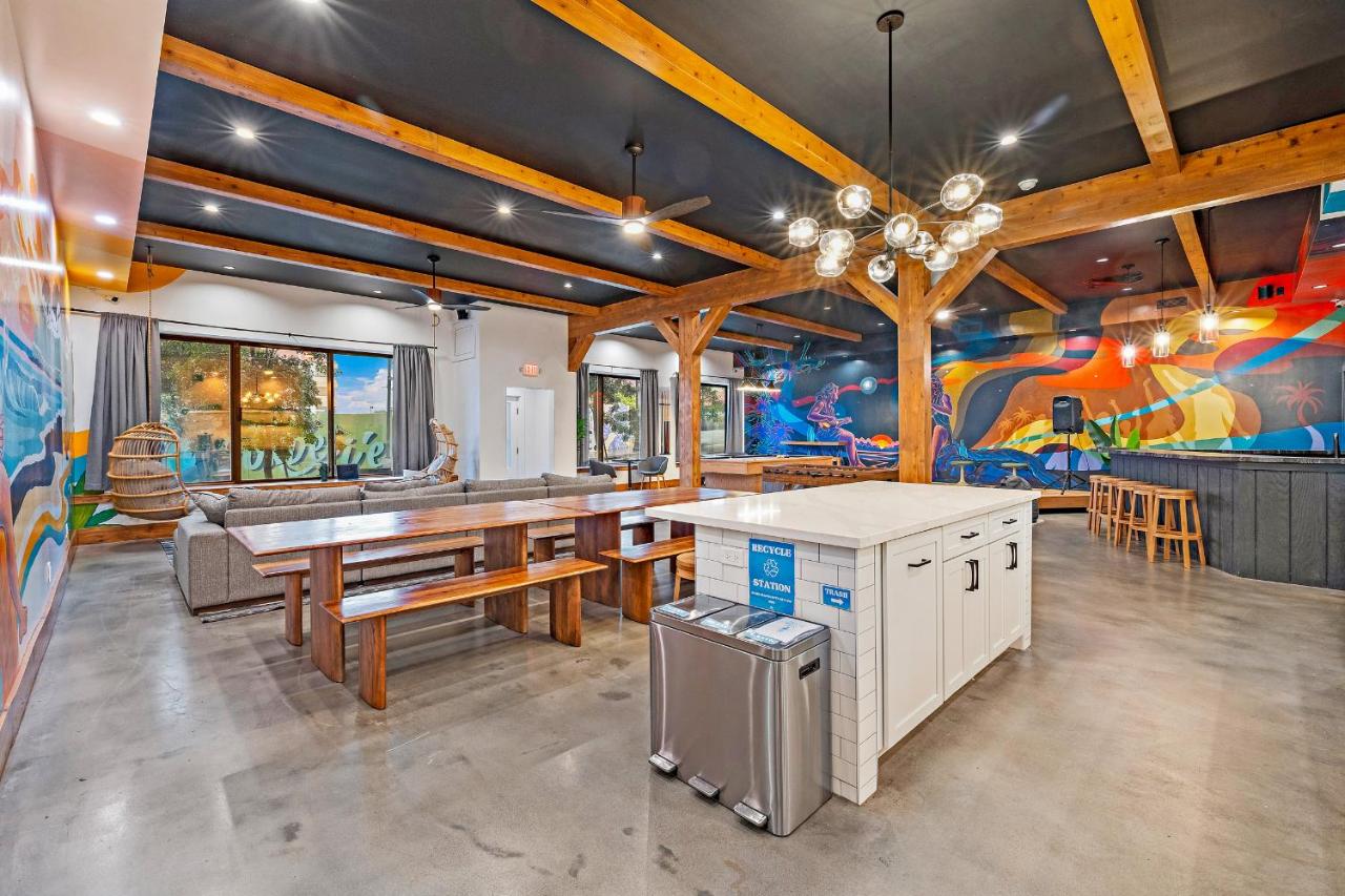 | Howzit Hostels