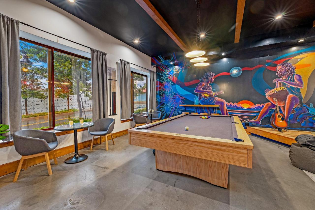 | Howzit Hostels