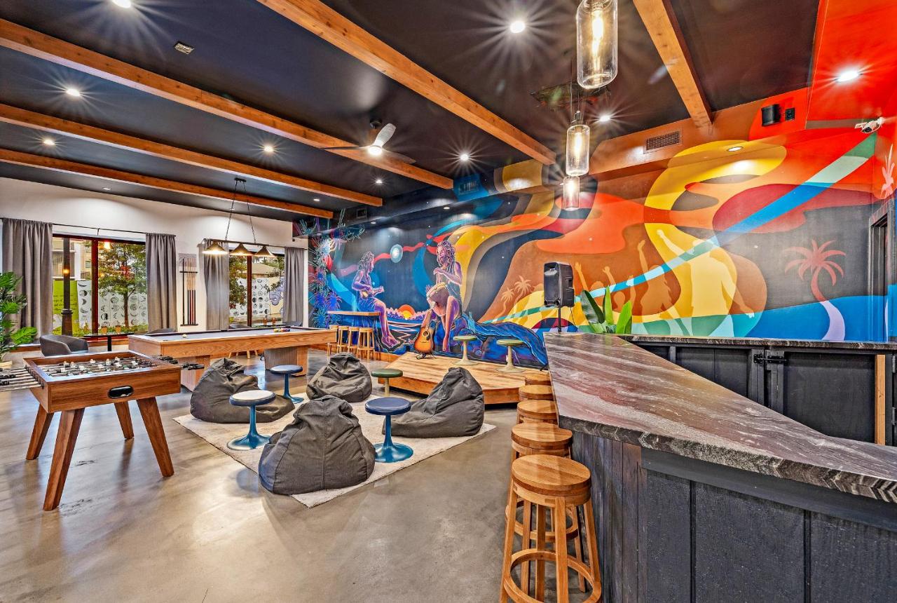 | Howzit Hostels