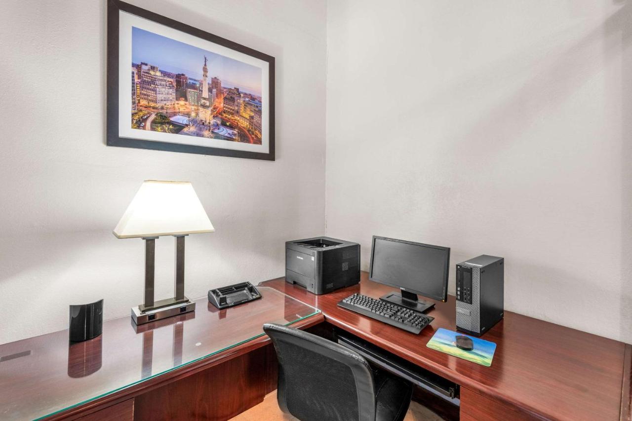 | Clarion Inn & Suites Northwest