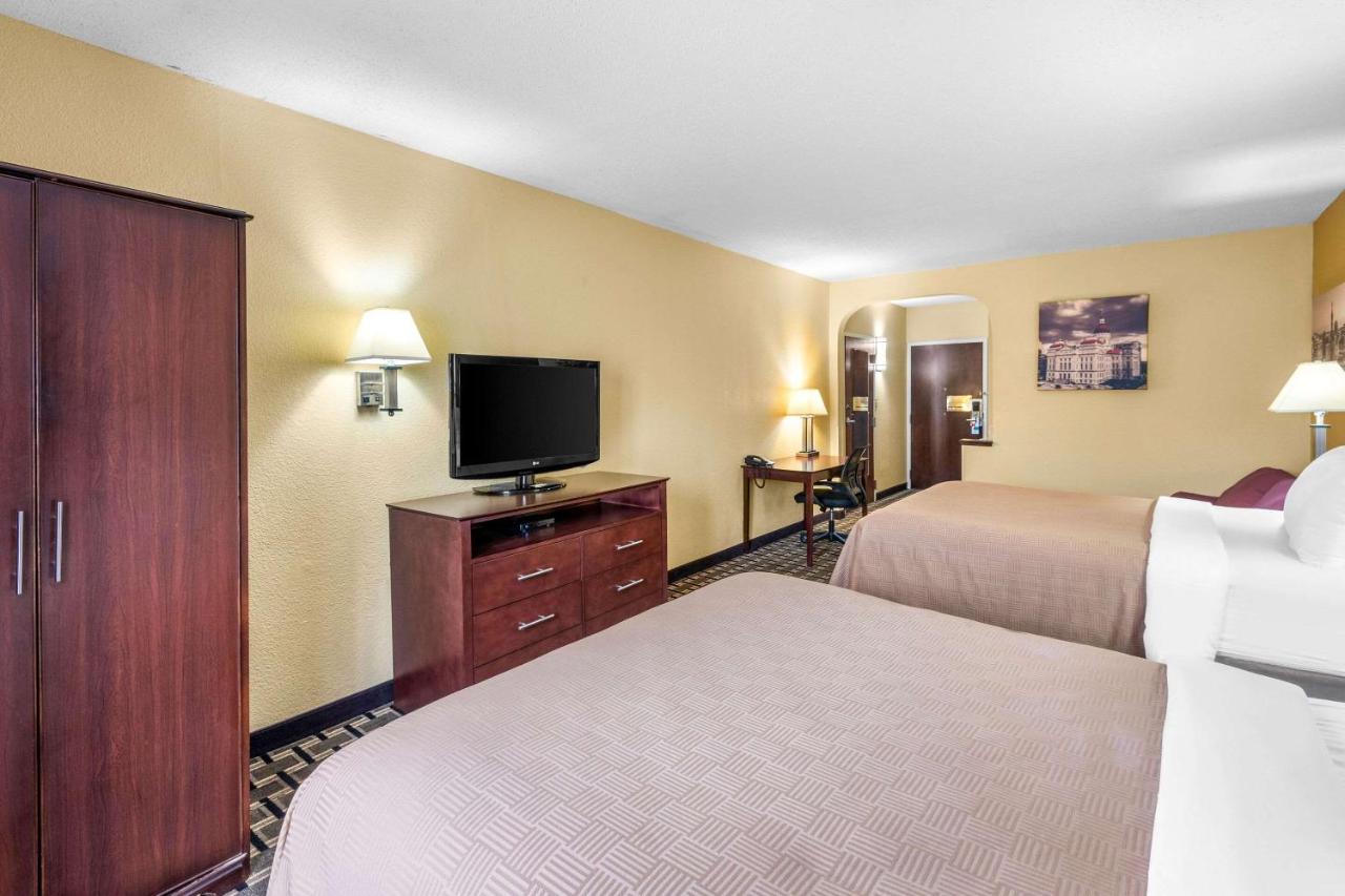  | Clarion Inn & Suites Northwest