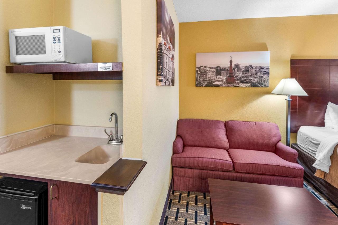 | Clarion Inn & Suites Northwest