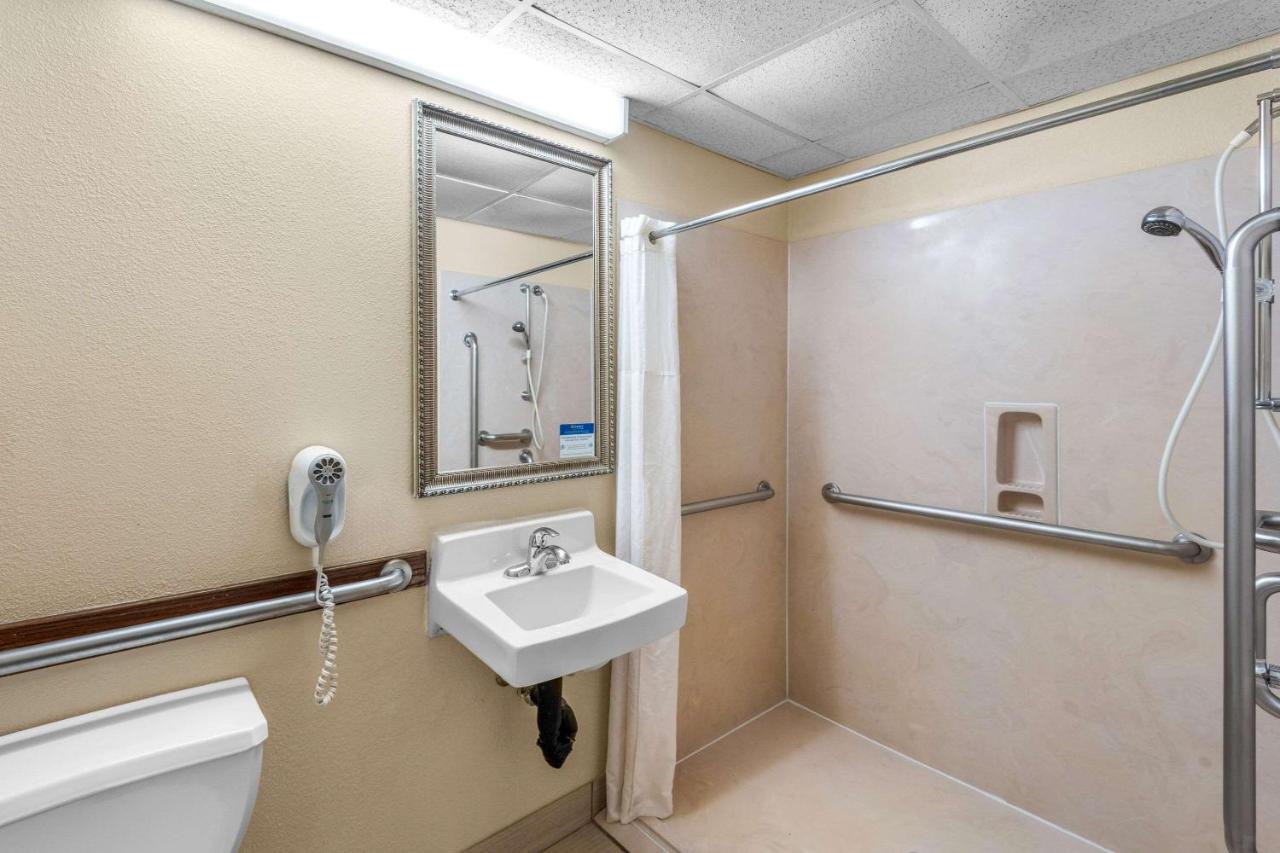 | Clarion Inn & Suites Northwest