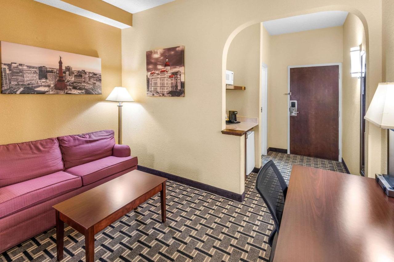 | Clarion Inn & Suites Northwest