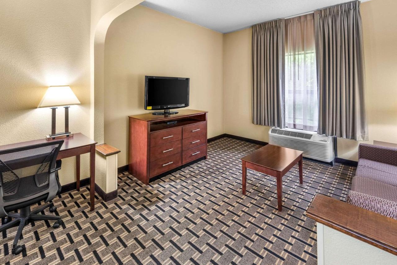| Clarion Inn & Suites Northwest
