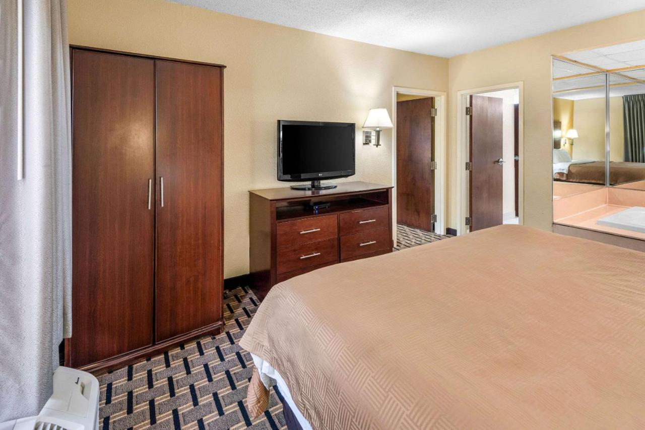| Clarion Inn & Suites Northwest