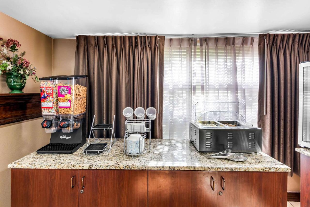 | Clarion Inn & Suites Northwest