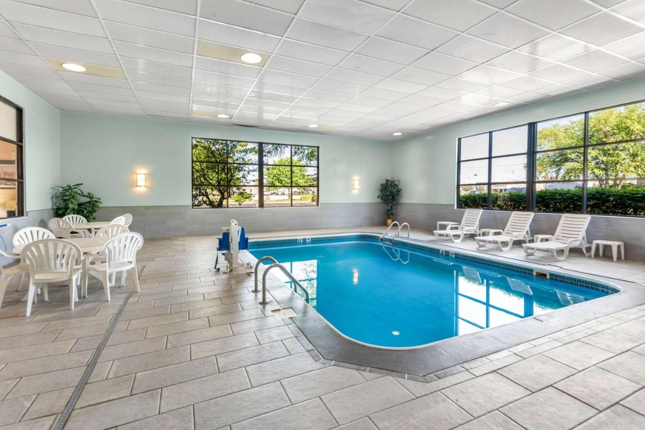 | Clarion Inn & Suites Northwest