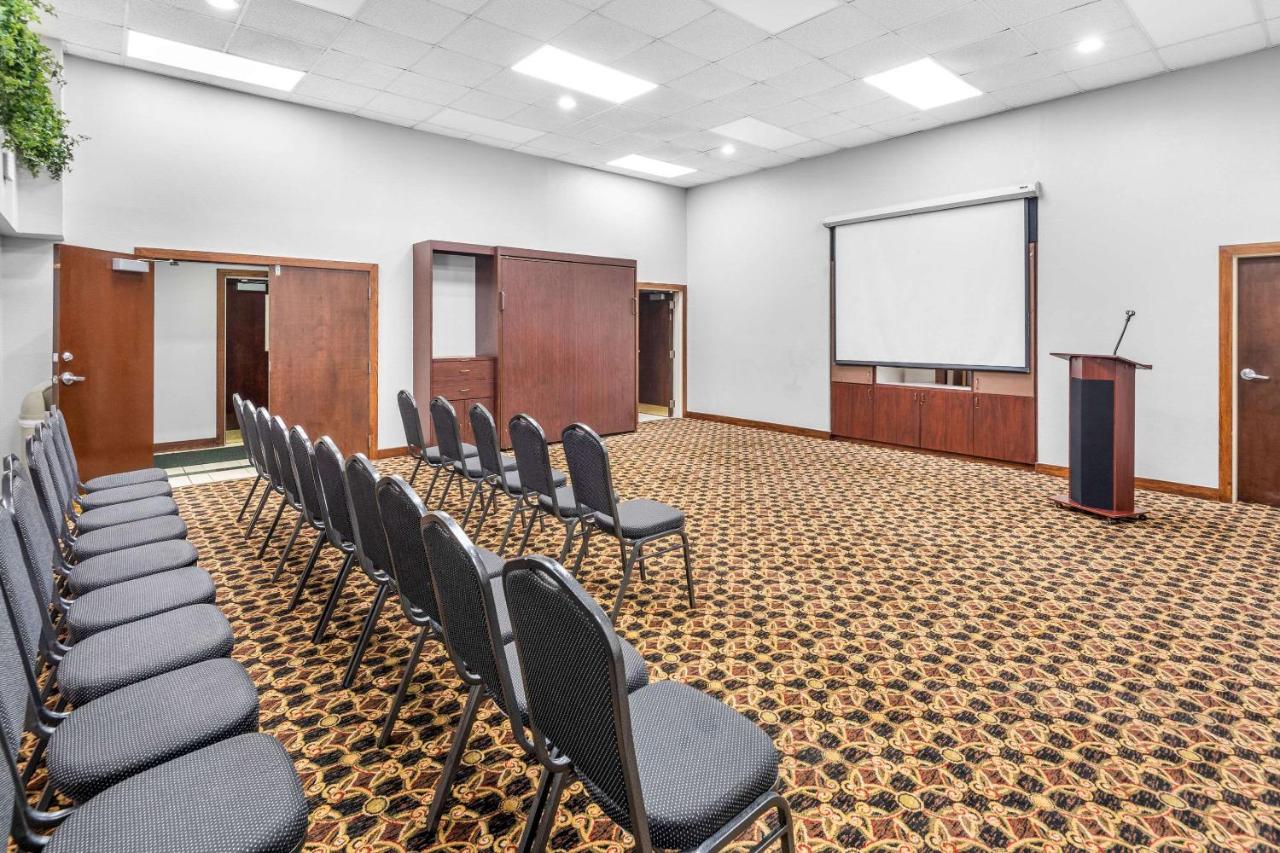 | Clarion Inn & Suites Northwest