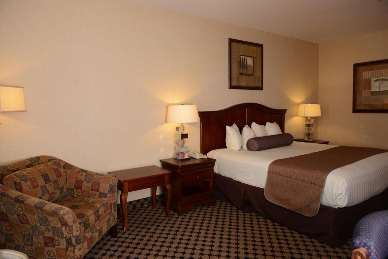 King Room - Smoking at Americas Best Value Inn Tunica Resort