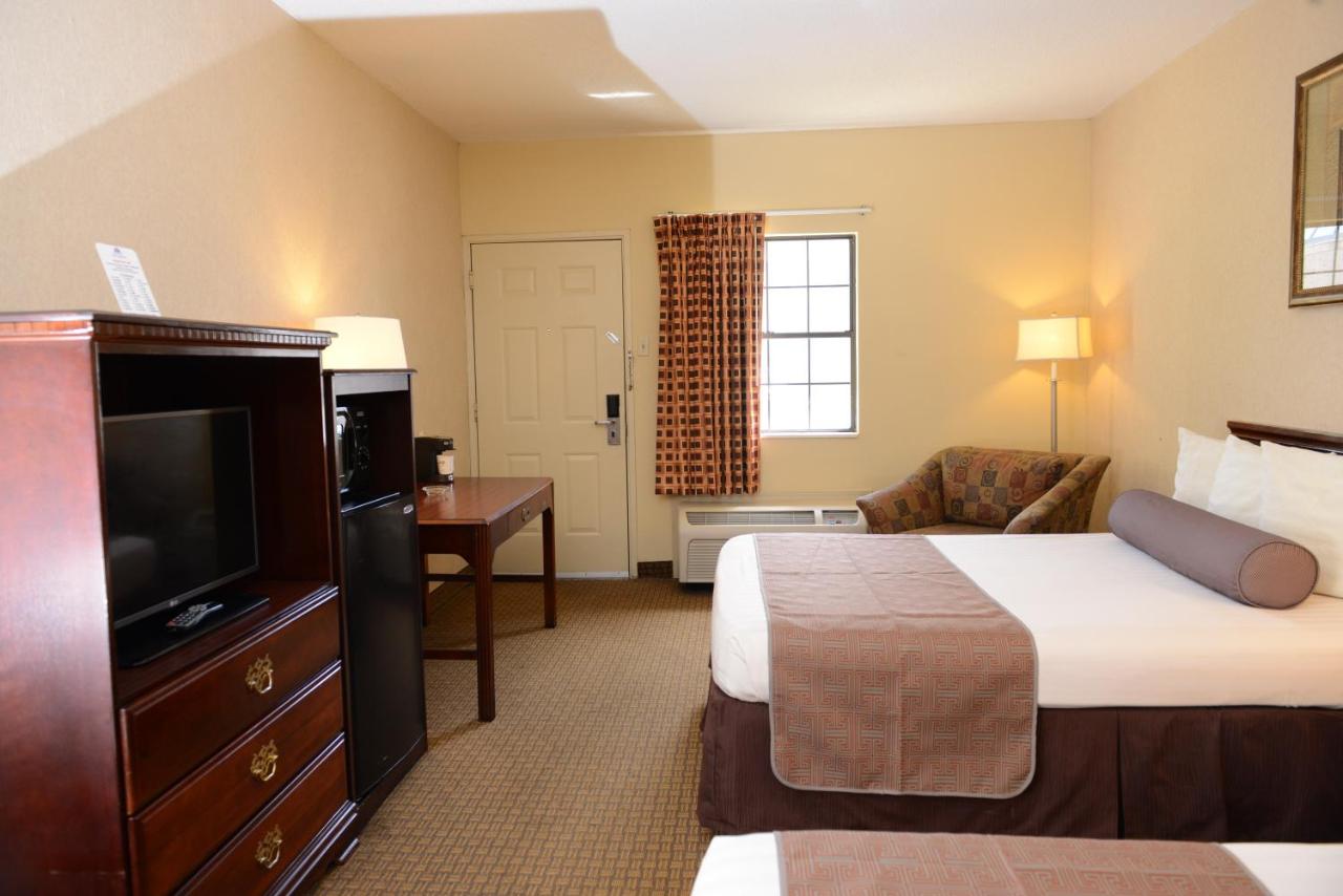 Double Room with Two Double Beds - Smoking at Americas Best Value Inn Tunica Resort