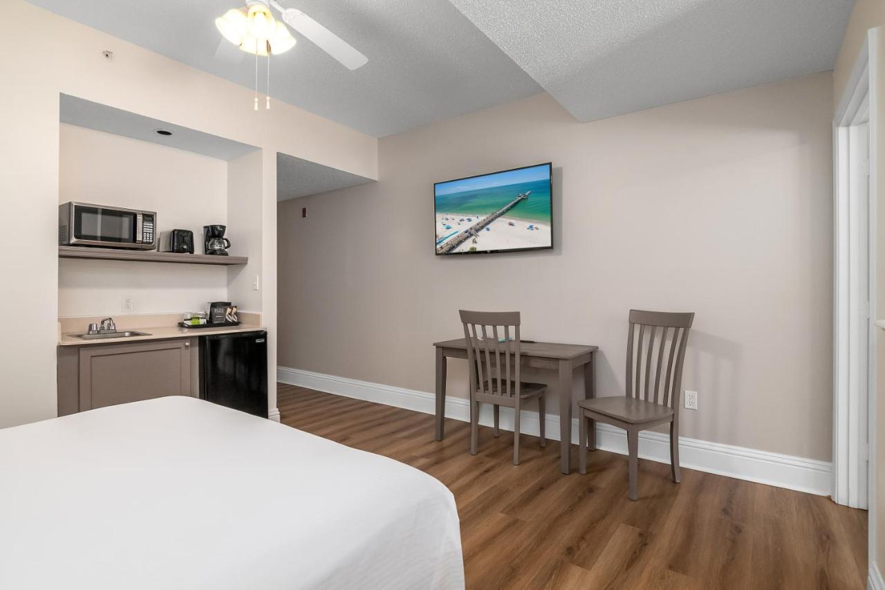 Queen Suite at Naples Park Central Hotel