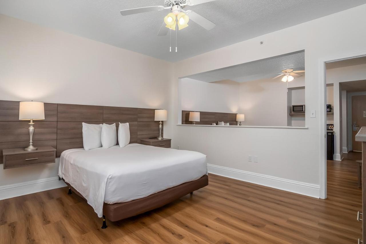 Queen Suite at Naples Park Central Hotel