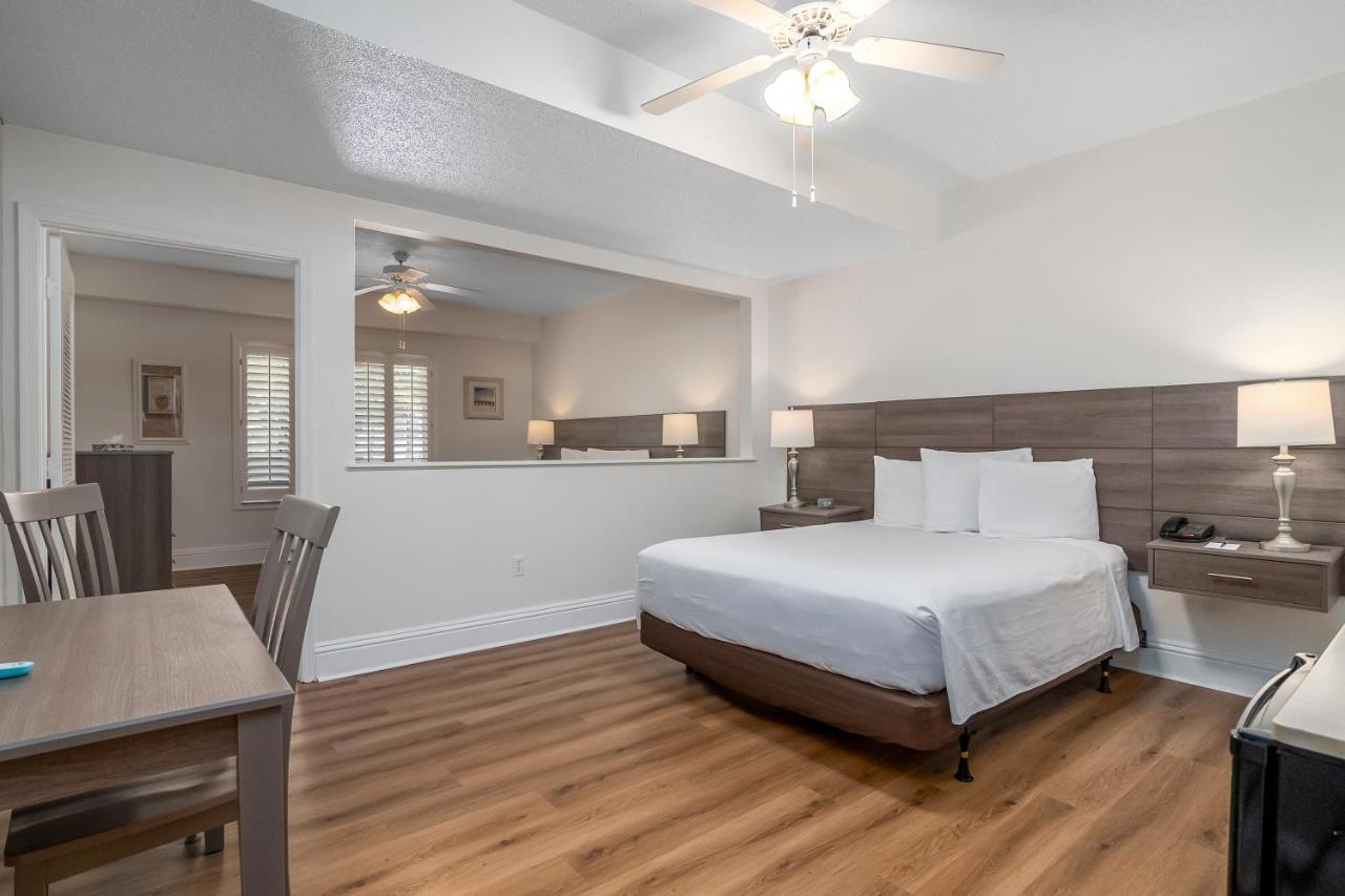 | Naples Park Central Hotel