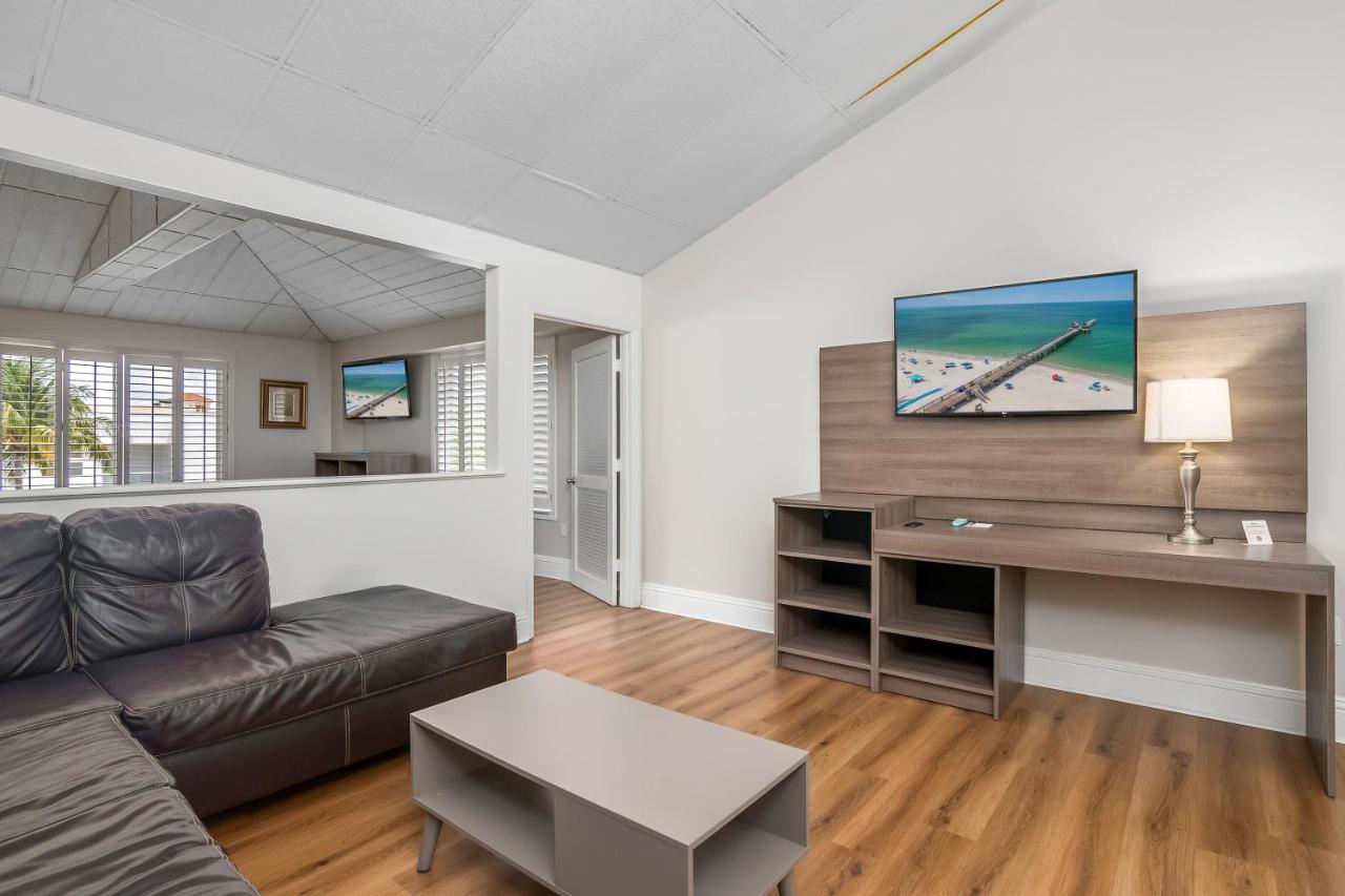 | Naples Park Central Hotel