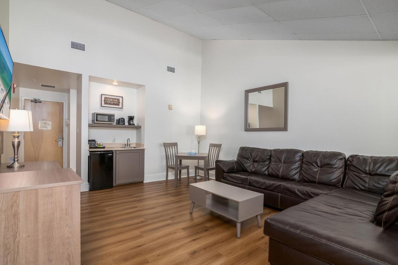 | Naples Park Central Hotel