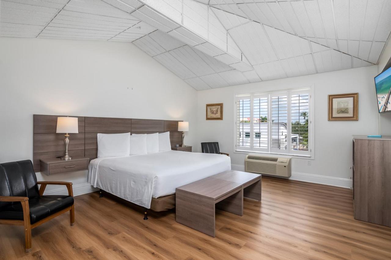 King Suite at Naples Park Central Hotel