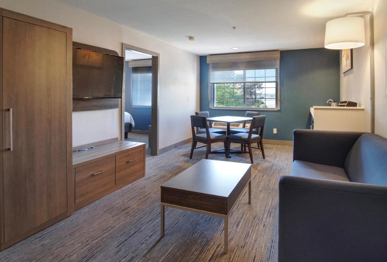 | Holiday Inn Express Portland East - Troutdale, an IHG Hotel