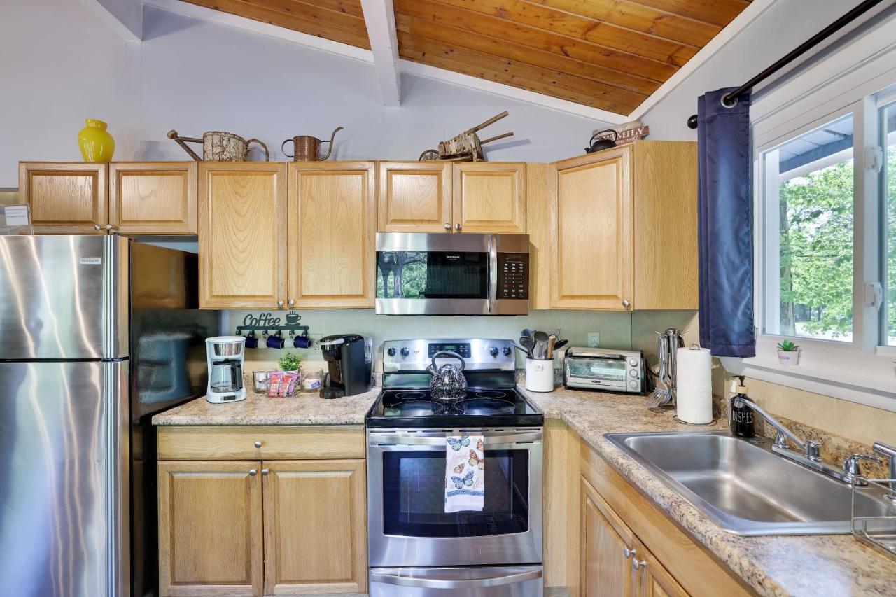  | Chic and Stylish home 4 bedrooms, game room, firepit, minutes from major attractions