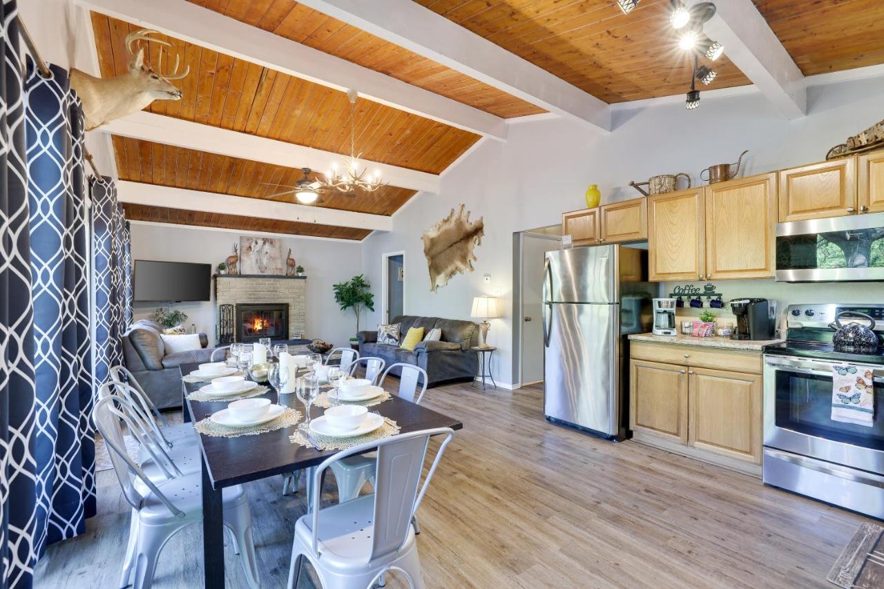 | Chic and Stylish home 4 bedrooms, game room, firepit, minutes from major attractions