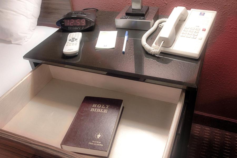 King Room with Roll-In Shower - Accessible/Non-Smoking at Comfort Inn Oxon Hill - National Harbor