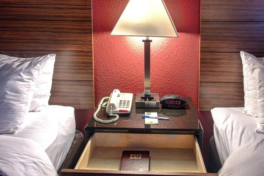 King Room with Roll-In Shower - Accessible/Non-Smoking at Comfort Inn Oxon Hill - National Harbor