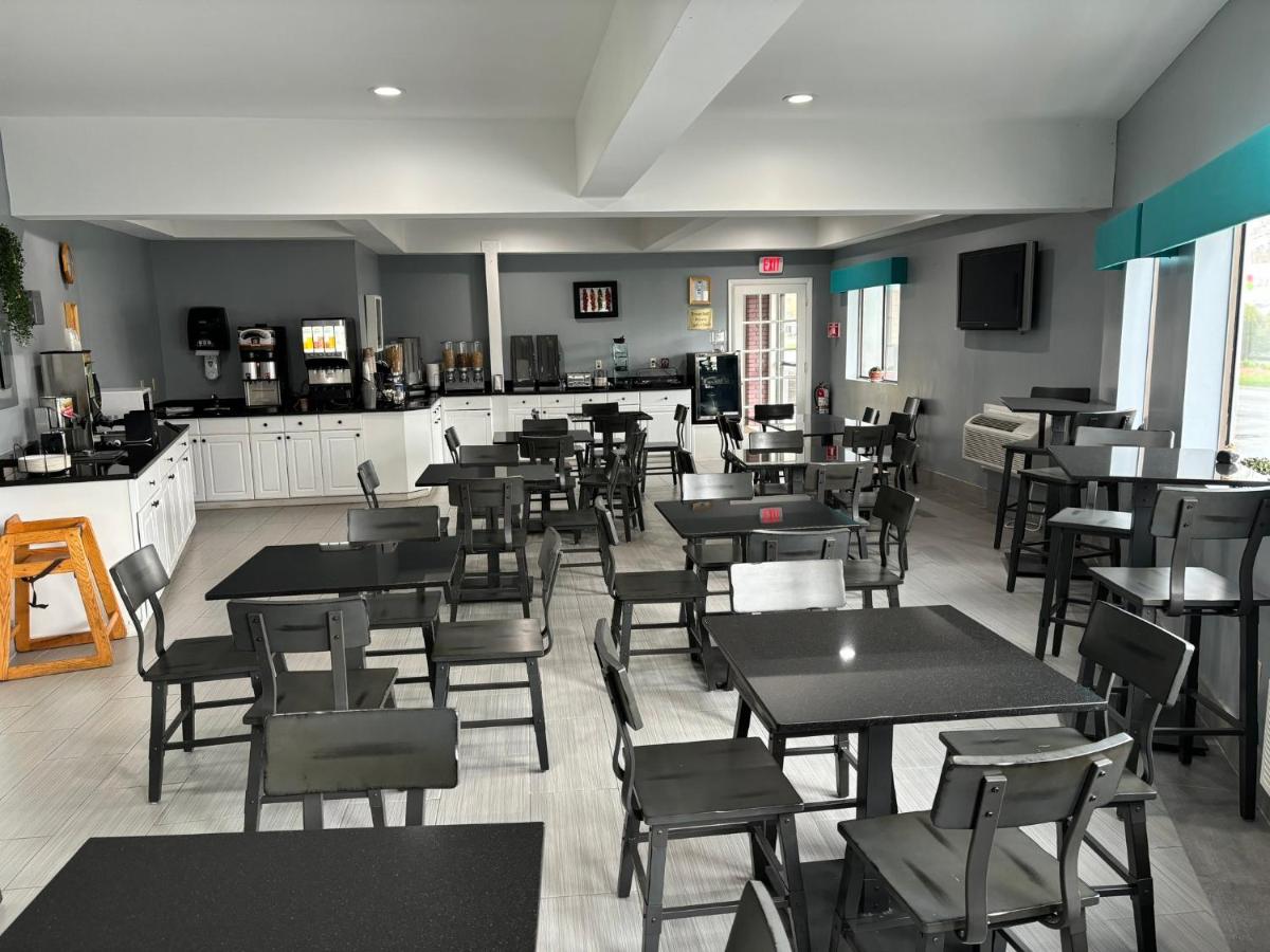 | The Admiralty Inn & Suites