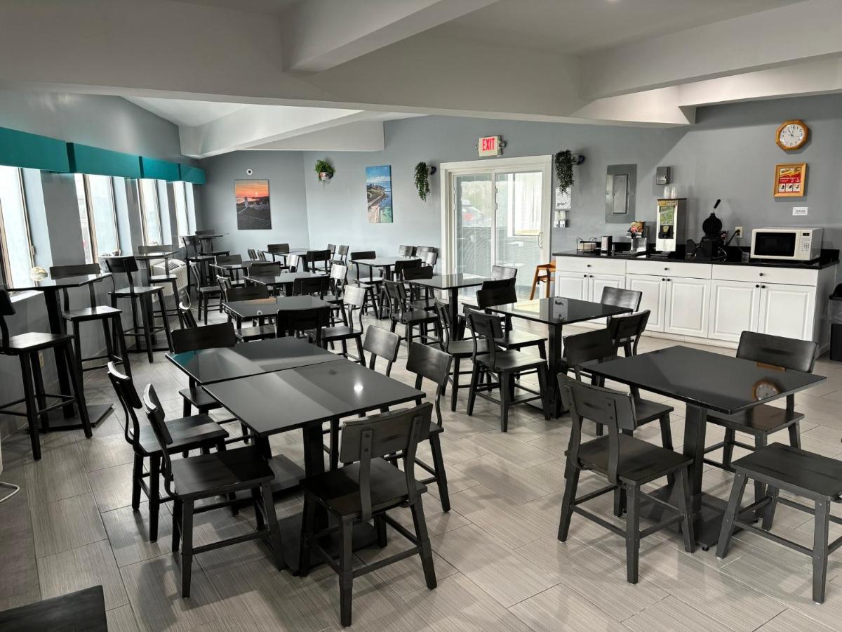 | The Admiralty Inn & Suites