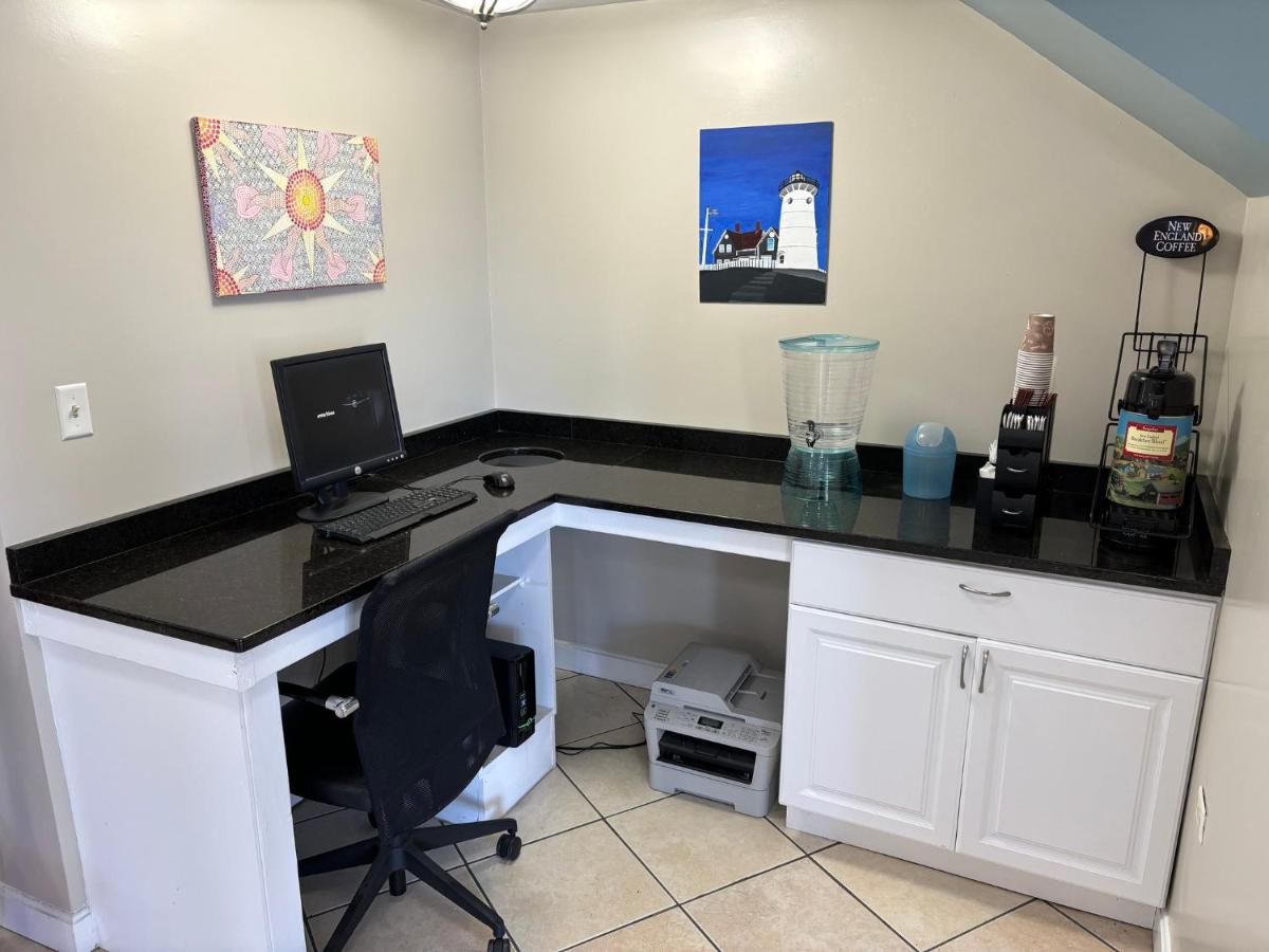 | The Admiralty Inn & Suites