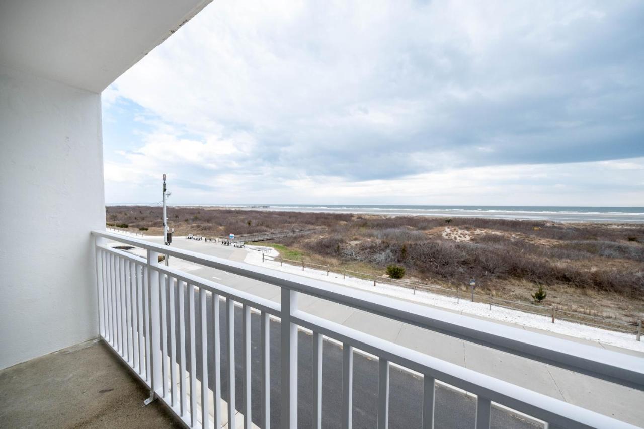 Oceanfront Studio at Nassau Inn Beachfront