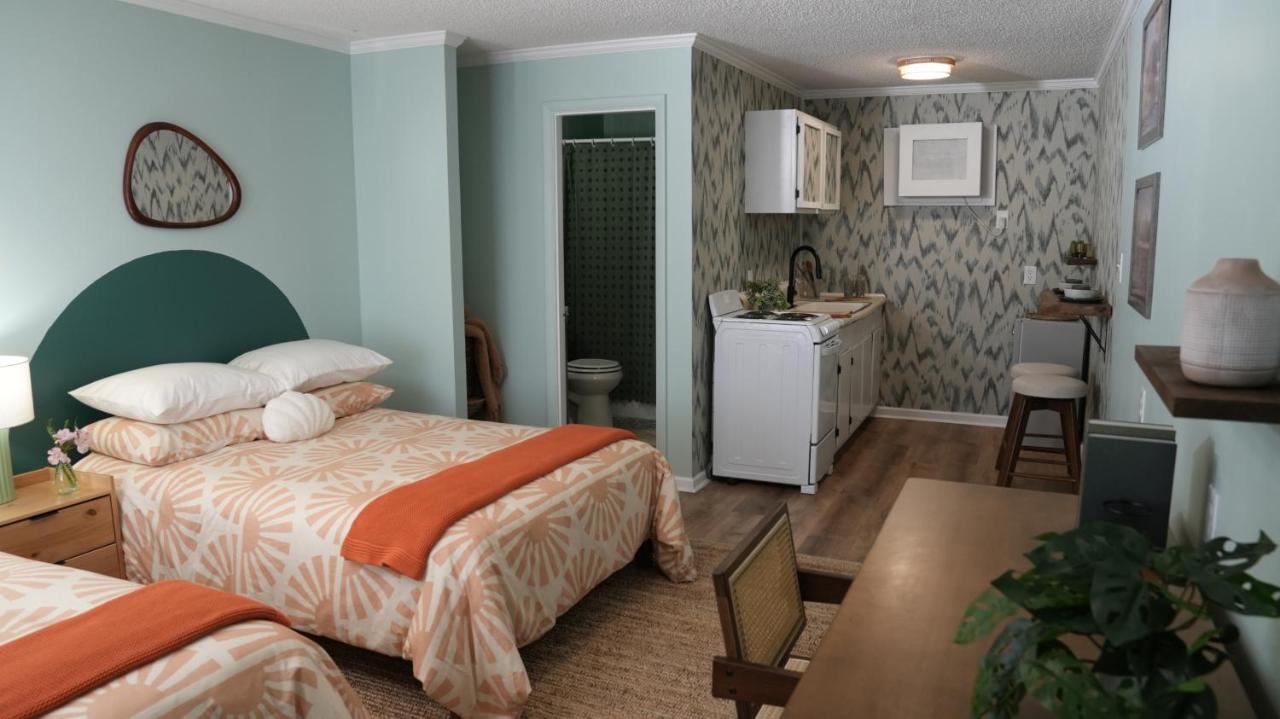 | The Savannah Inn