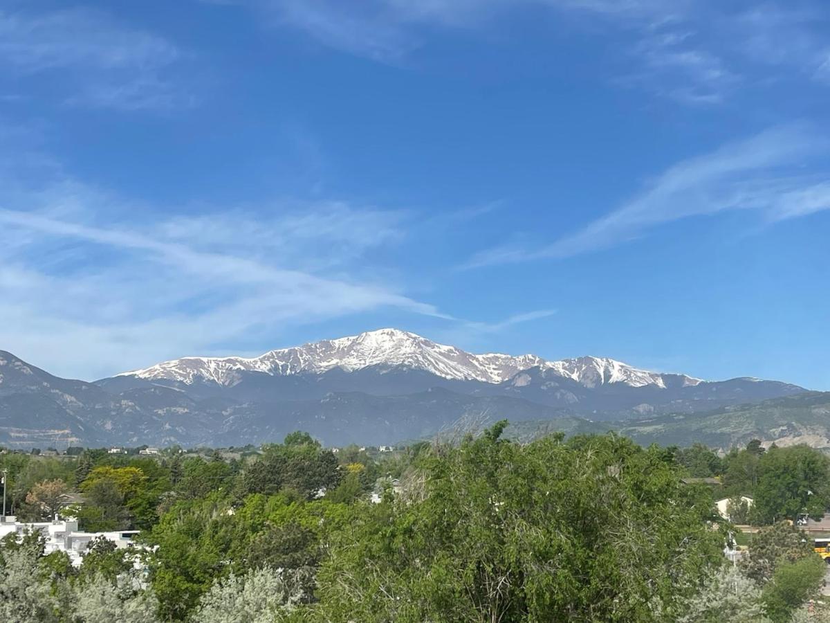 Double Room with Mountain View at Hyatt Place Colorado Springs/Garden of the Gods