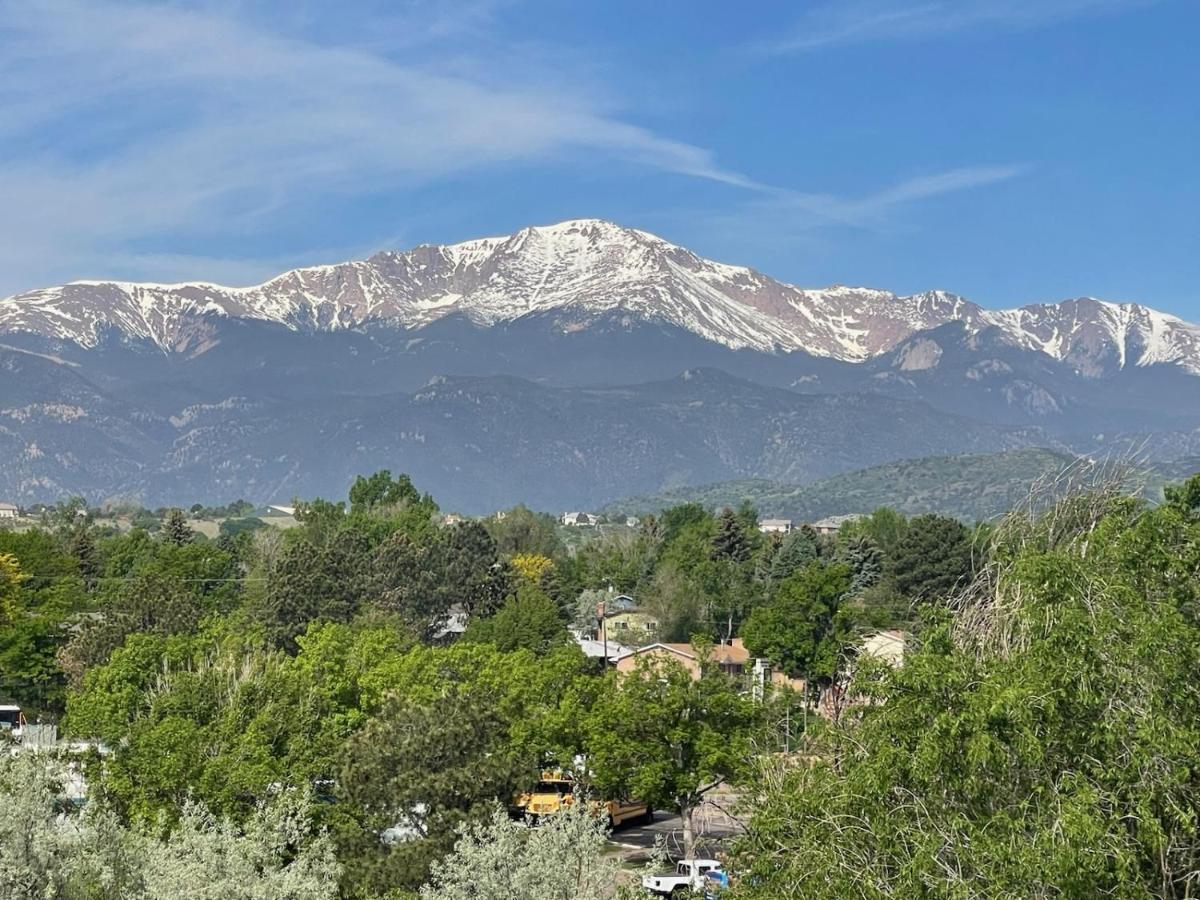 King Room with Mountain View at Hyatt Place Colorado Springs/Garden of the Gods