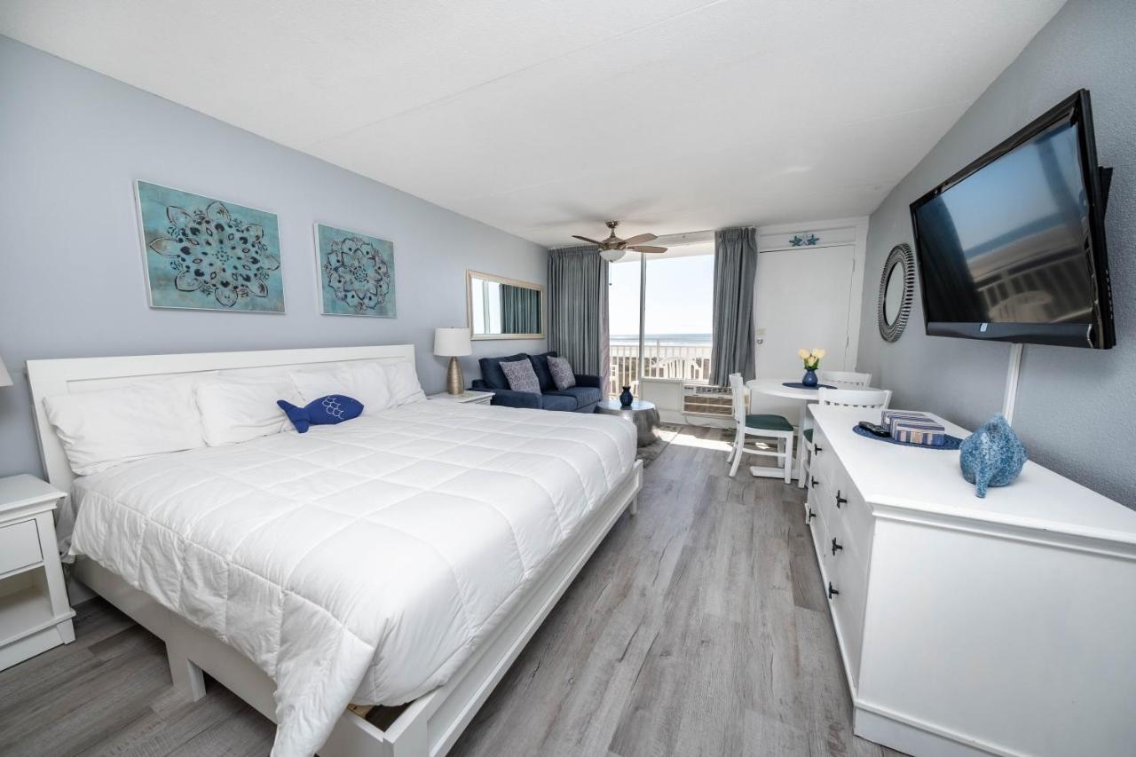 Oceanfront King Studio at Nassau Inn Beachfront
