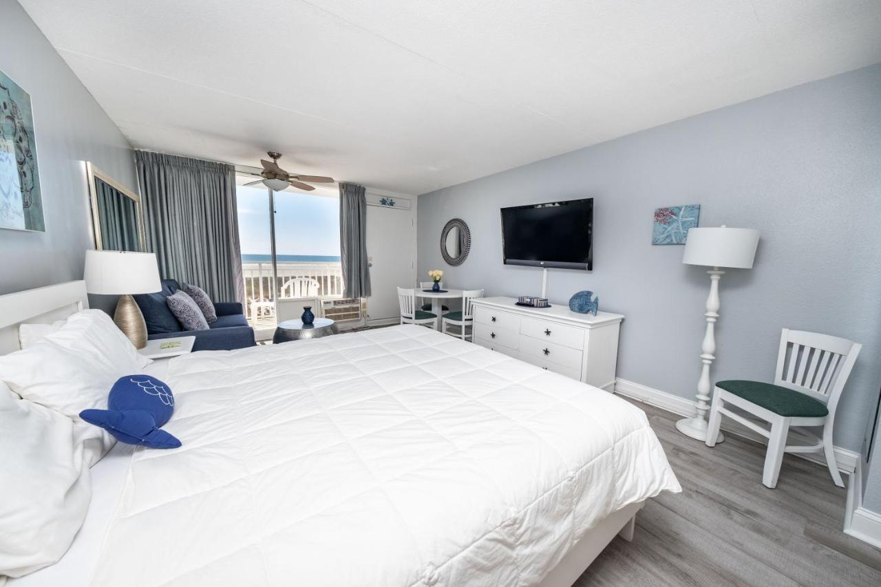 Oceanfront King Studio at Nassau Inn Beachfront