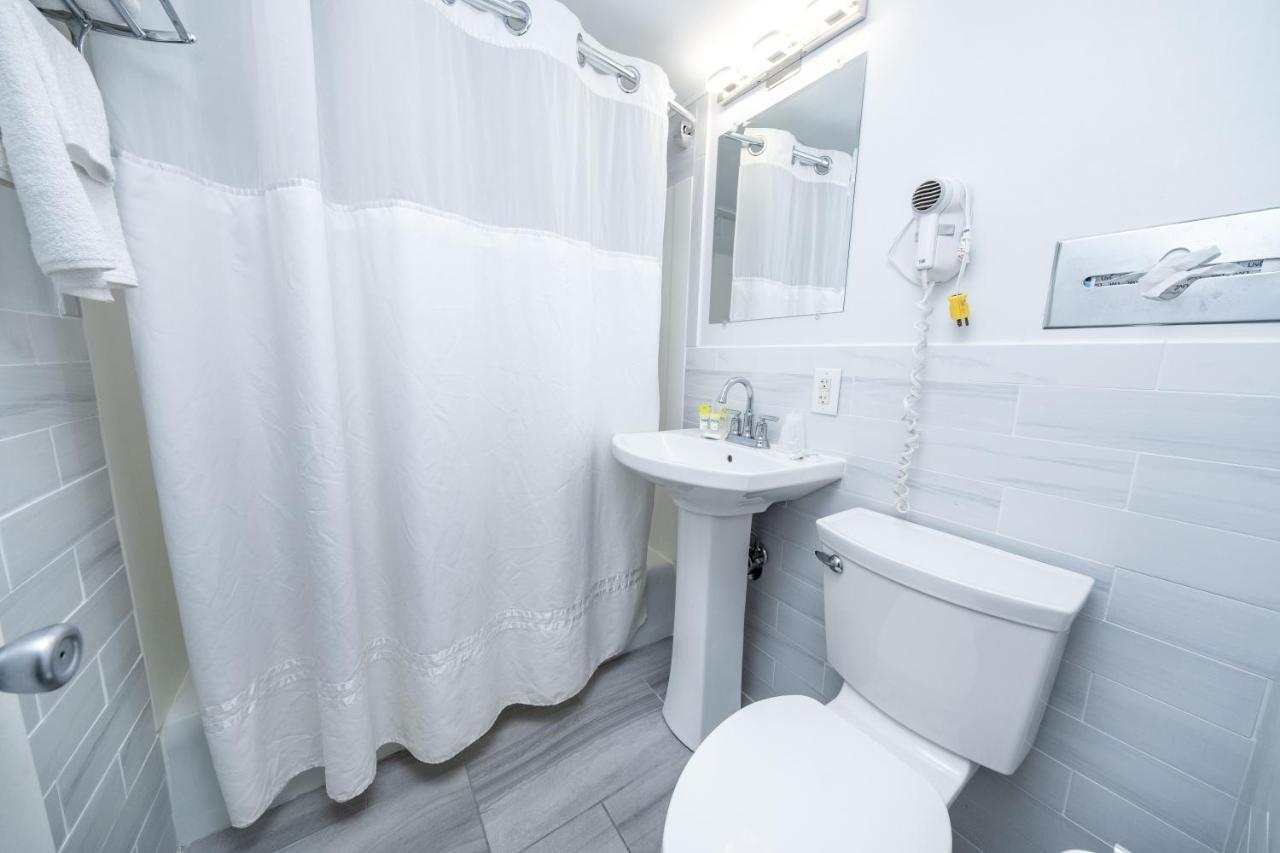 Oceanfront King Studio at Nassau Inn Beachfront
