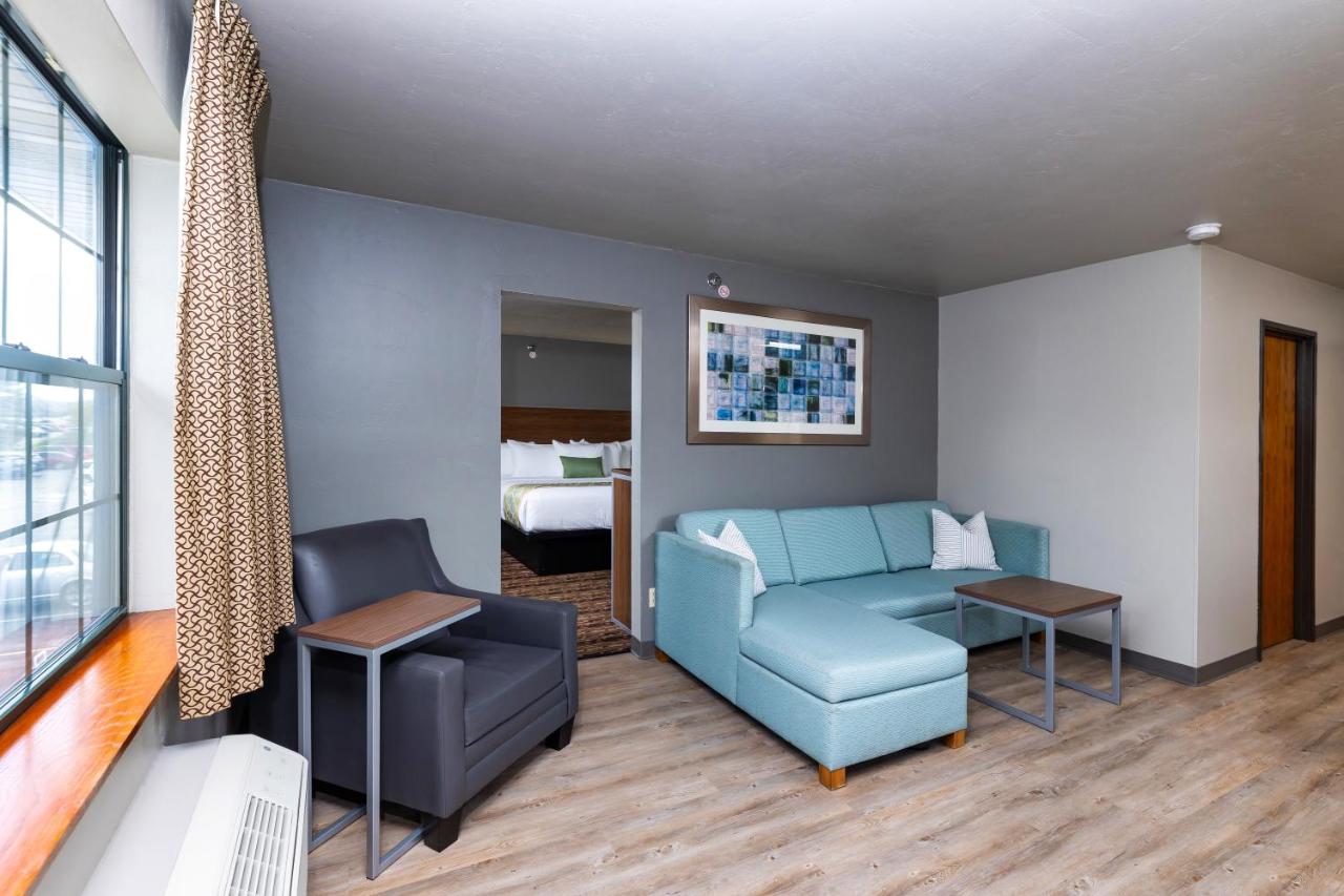 One-Bedroom King Suite at Extended Stay Airport