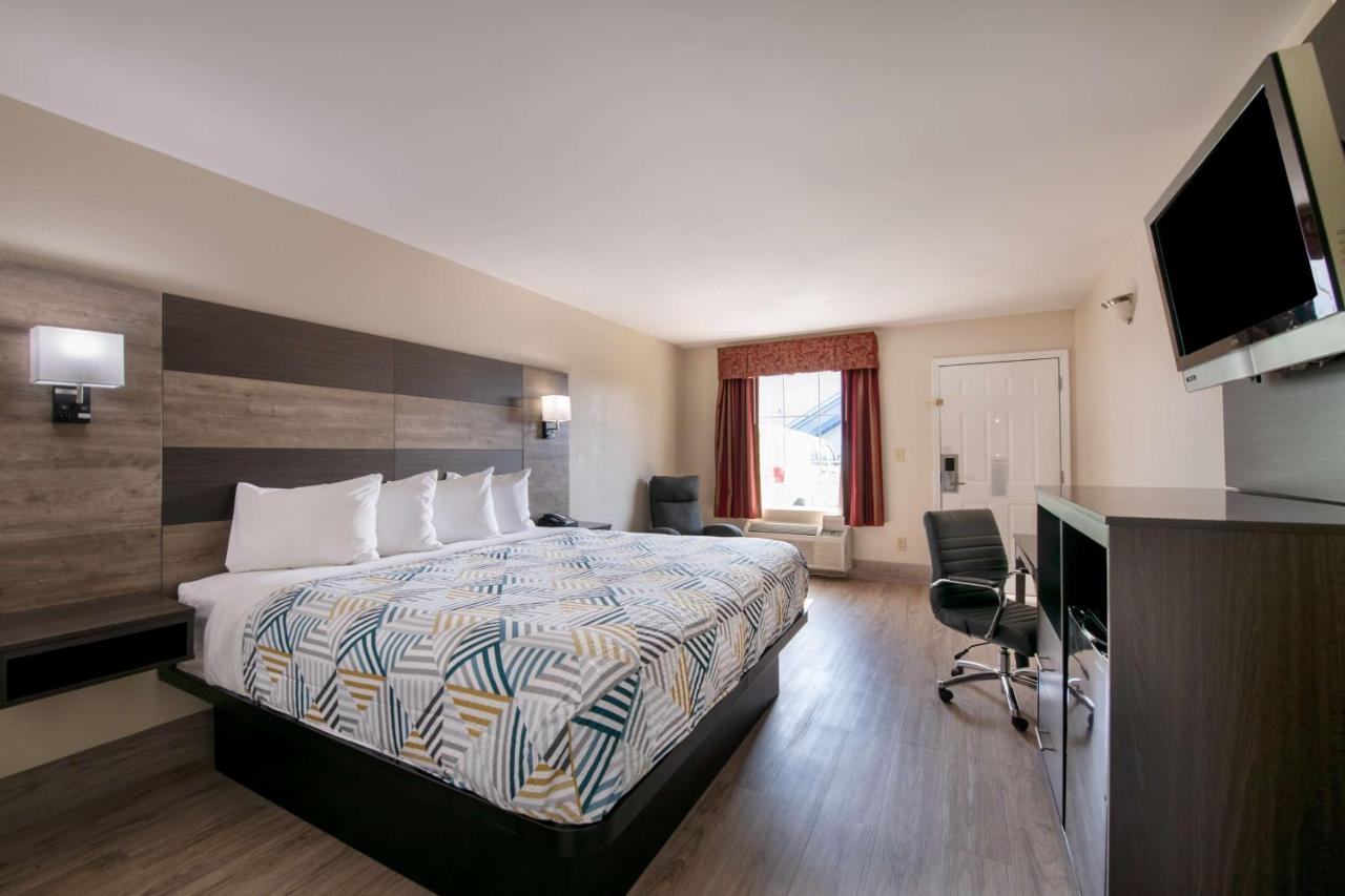 King Room - Disability Access/Non-Smoking at Motel 6 Macon, GA – I-475