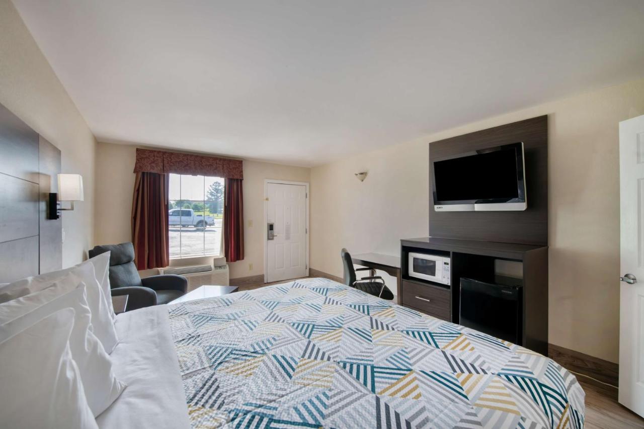 King Room - Disability Access/Non-Smoking at Motel 6 Macon, GA – I-475