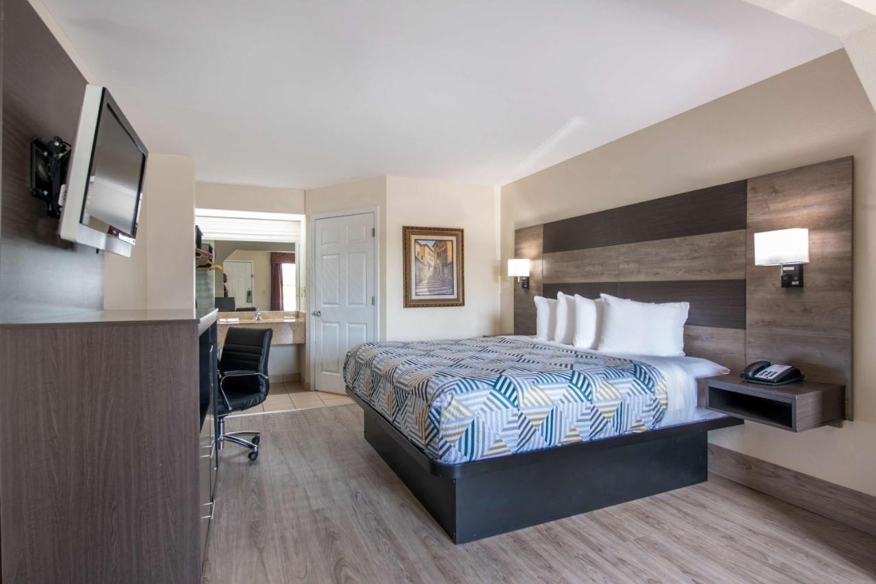 King Studio Suite with 1 Double Bed, Non-Smoking at Motel 6 Macon, GA – I-475